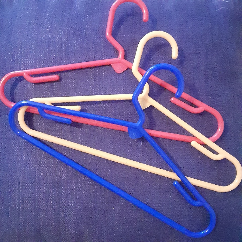 KIDS CLOTHES HANGERS